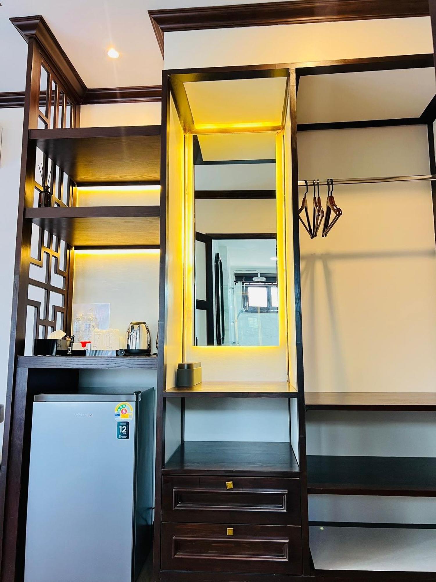 Longlai Kezhan Ban Rak Thai Exterior photo
